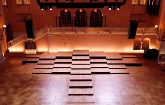 Los Premios Nobel se entregan en el Winter Garden del Grand Hotel, con su escenario totalmente flexible gestionado con mesas elevadoras