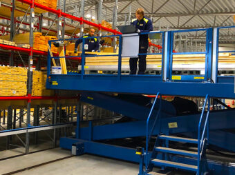 Installation einer Holzkommissionierstation, Eksjöhus