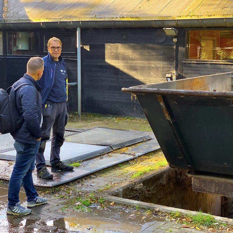 Martin and Daniel at the waste handling system